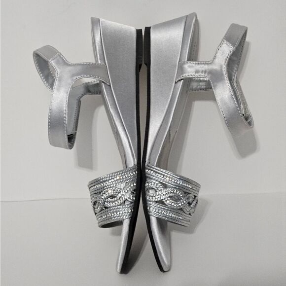 David Tate, Indigo sandals in beautiful silver. NIB-Size 7.5 - Picture 3 of 10